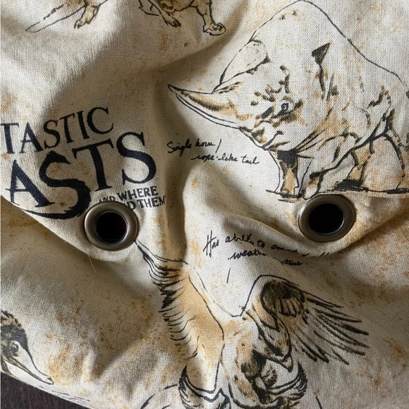 Fantastic Beasts Small Animal Scarf Carrier with Ventilation Holes and  Zipper - Picture 2 of 7